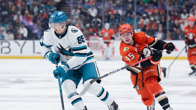 Oilers sign Mukhamadullin to two-year deal, Stastney to one-year deal
