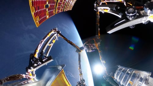 Private spacecraft falls back to Earth after failing to rescue aging NASA telescope