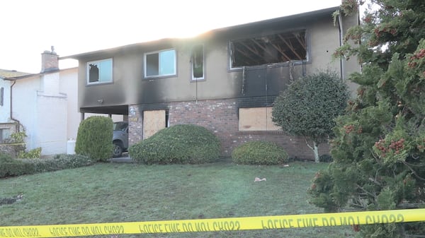 1 dead after house fire in Central Saanich, B.C.