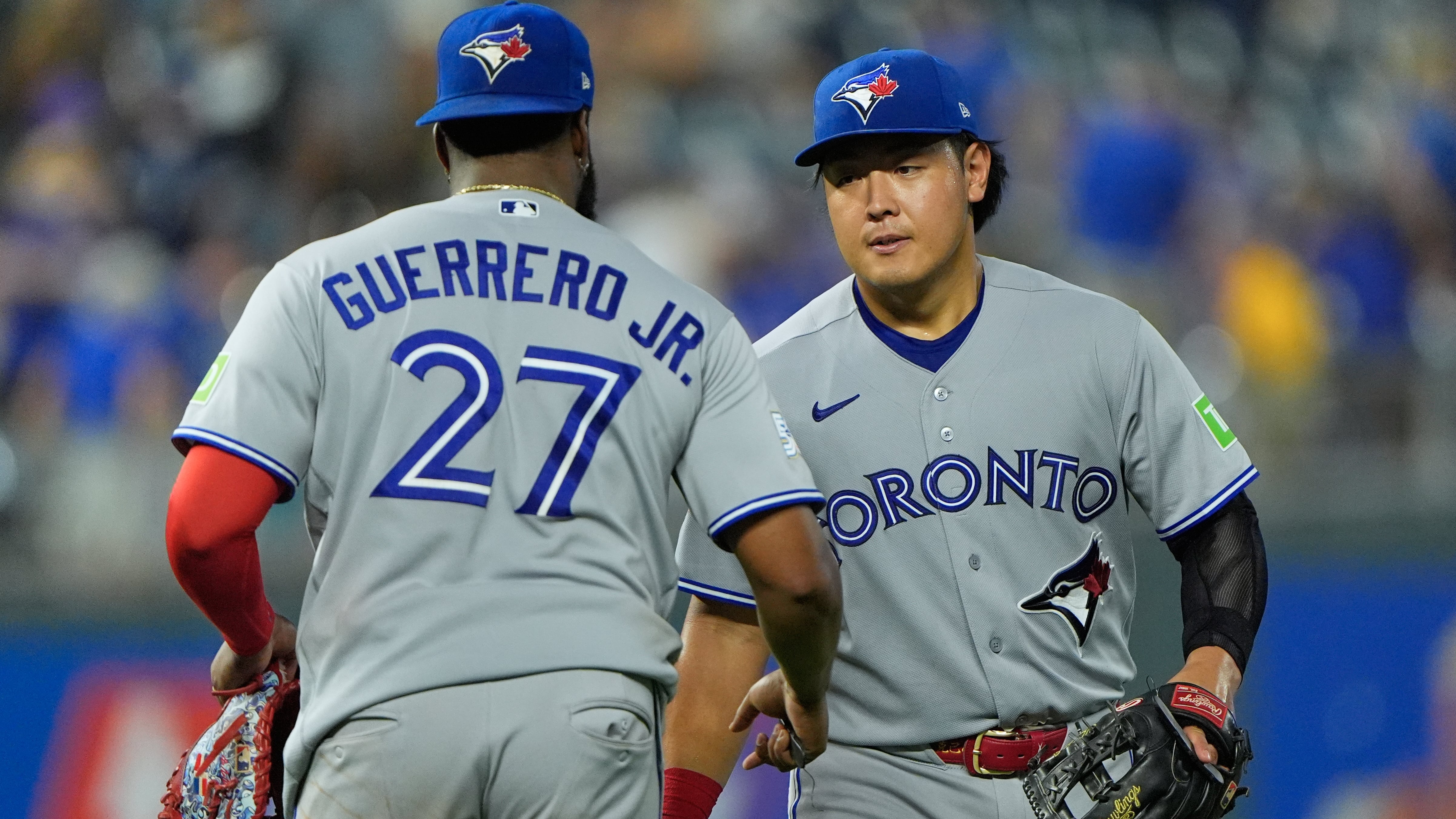 Okamoto leads Blue Jays past Royals 4-3 to move into third wild-card spot