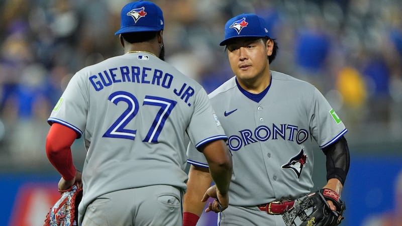 Okamoto leads Blue Jays past Royals 4-3 to move into third wild-card spot