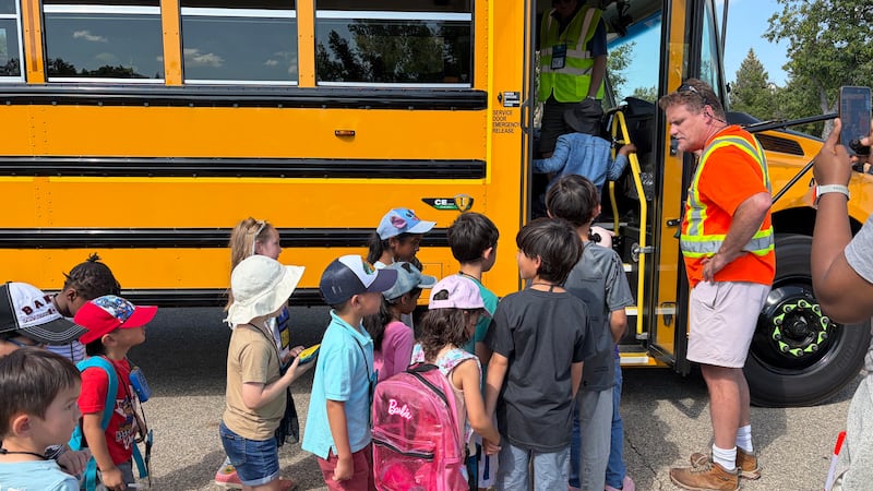 Regina kindergarten students get first school bus ride through safety initiative