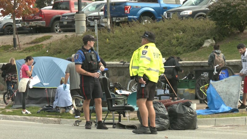 Barrie, Ont. workers dismantle downtown encampment amid state of emergency