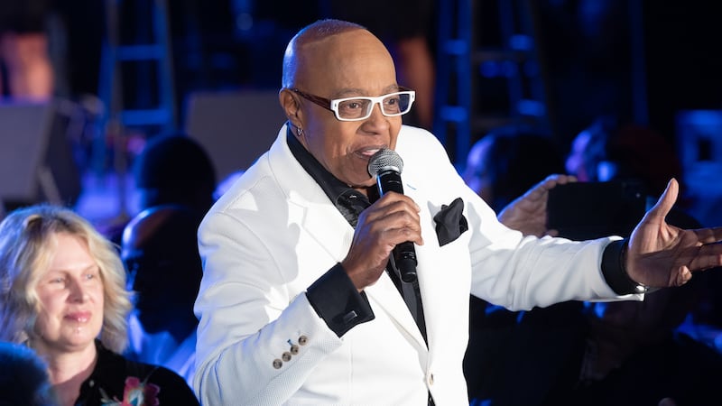 Peabo Bryson, known for duets from Disney’s ‘Aladdin’ and ‘Beauty and the Beast,’ has died at 75