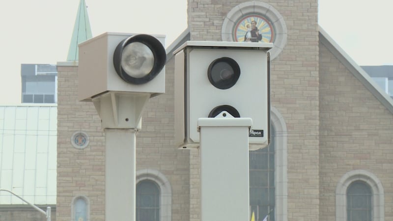 41 Ottawa police officers caught running red lights this spring, report shows