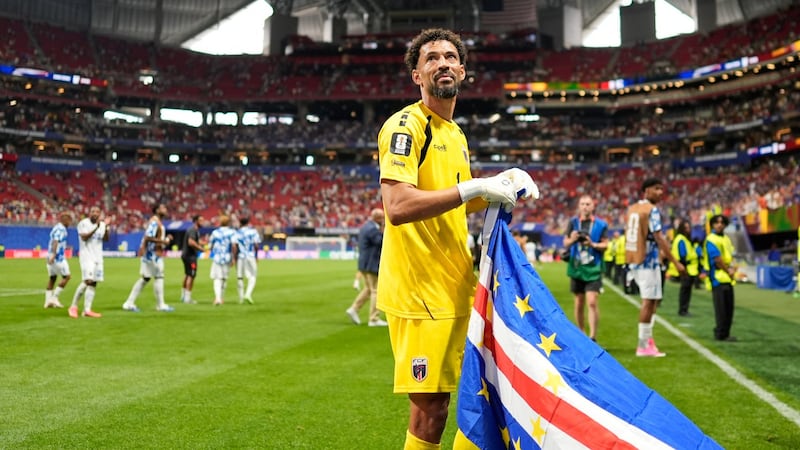Cape Verde's Vozinha becomes an Instagram sensation thanks to his saves and a streamer's push