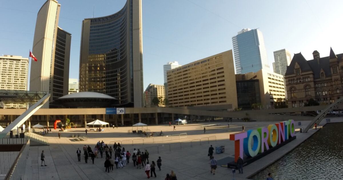 Toronto Works Toronto's inside workers launch work-to-rule campaign