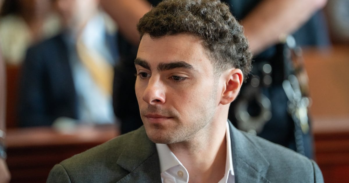 Photo: ctvnews.ca Luigi Mangione appears for a pre-trial hearing at Manhattan Criminal Court in New York, on Tuesday, Aug. 11, 2026. (Steven