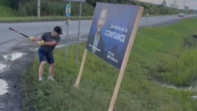 PQ sign erected in Kahnawake, then taken down with a sledgehammer