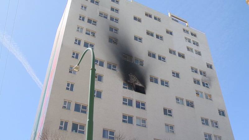 Fire at Winnipeg apartment building leaves 1 person dead