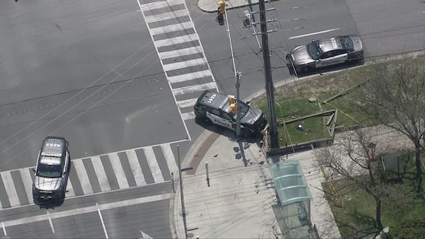 2 Toronto police officers rushed to hospital following collision in Scarborough