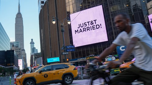 Taylor Swift fans pay US$25 for garbage from outside wedding