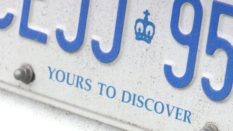 The CAQ wants to crack down on Outaouais residents keeping Ontario licence plates