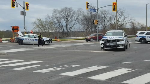2 Peel police cruisers collide while responding to weapons call in Mississauga