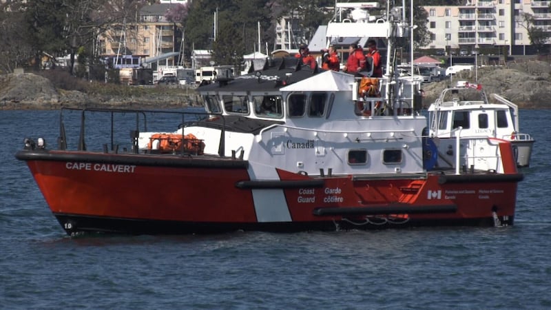 Fishers rescued after boat strikes rock, takes on water off Vancouver Island