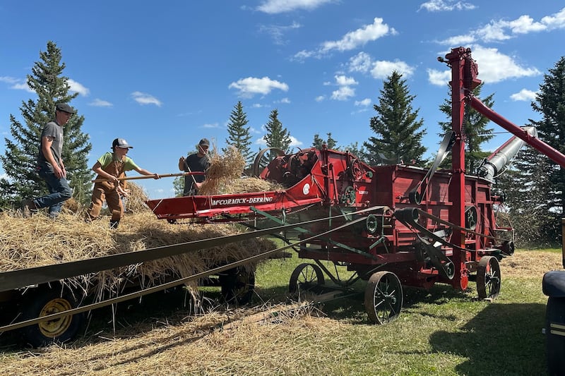 Saskatchewan family restores 1921 threshing machine, town hosts first ever threshing bee