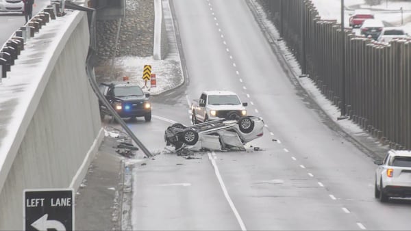 Rollover on Calgary’s Crowchild Trail sends 2 to hospital