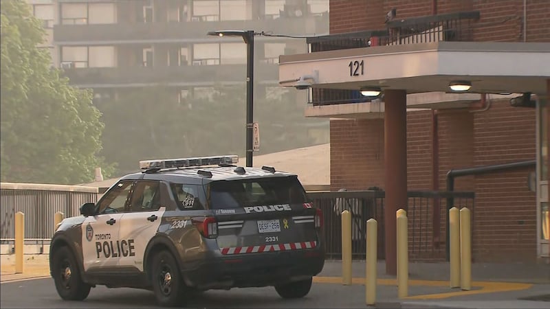 Man dead after overnight stabbing in Etobicoke apartment building