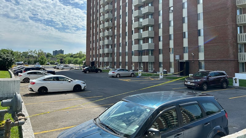 Girl critically injured after falling out of Alta Vista Dr. apartment building