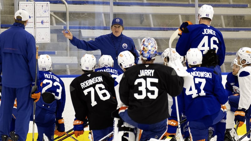 Eyeing Cup, Oilers begin Mike Babcock era vs. rebuilding Canucks