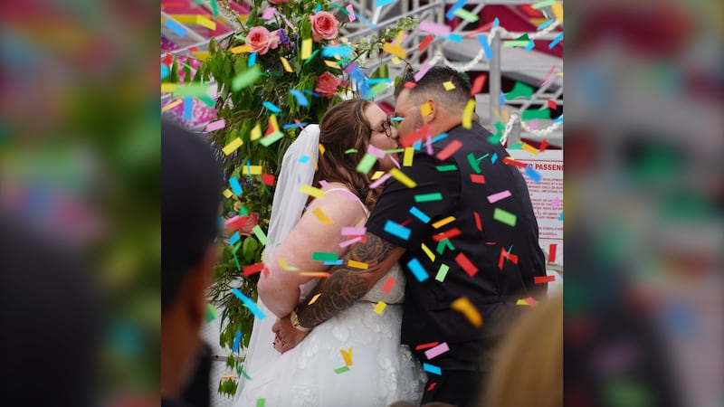 ‘The fairy tale wedding’: Manitoba couple gets married on the midway at the Red River Ex