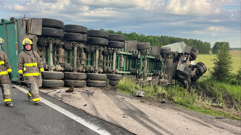 Highway 402 in Lambton County reopens after crash involving two transport trucks