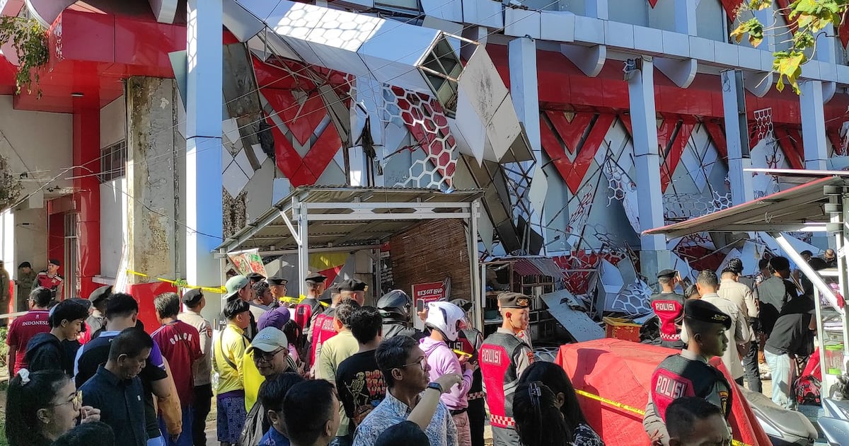 Earthquake off Indonesia topples buildings, kills 1 person and sets off ...
