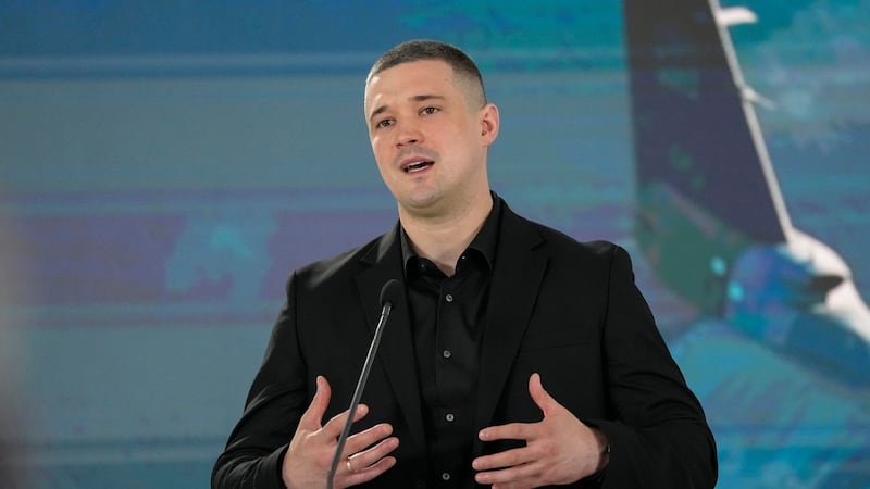 Ousted Ukraine defence minister urges wartime elections, warning of a governance crisis