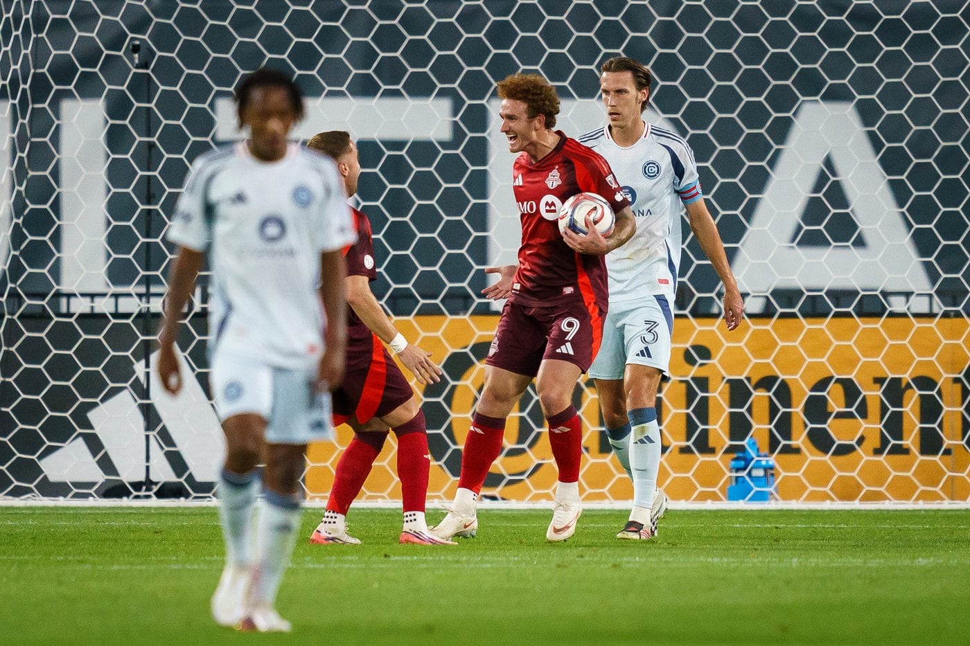 Sargent scores three times as Toronto FC rallies to tie Philadelphia Union 4-4