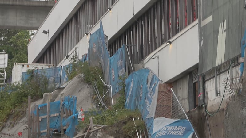 Construction site retaining wall collapses in Burnaby, work halted