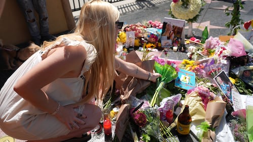 Dolly Parton to get new Hollywood star after vandalism