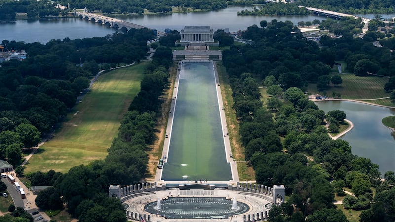 The paint is already peeling in Trump’s renovated Washington Reflecting Pool