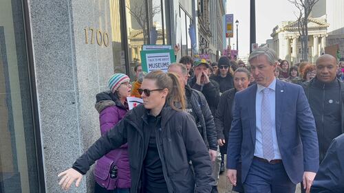 Premier Tim Houston walks into Nova Scotia Province House as protestors gather around. (CTV/Jesse Thomas)