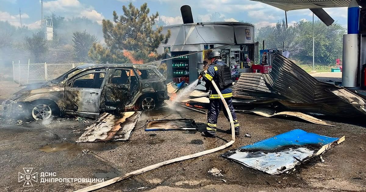 Russian glide bombs kill one in Zaporizhzhia, wound dozens