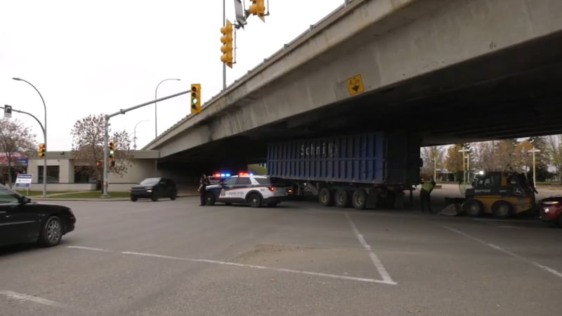 Another semi strikes Saskatoon overpass, seventh hit this year