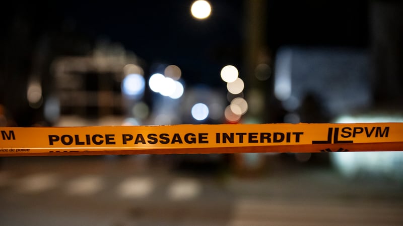 Woman, 24, sent to hospital after armed assault outside Montreal bar