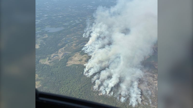 Fire becomes immediate threat again for remaining people in N.W.T. village