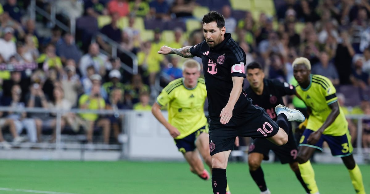 Lionel Messi gibt bekannt, dass er sich aus dem internationalen Fußball ...
