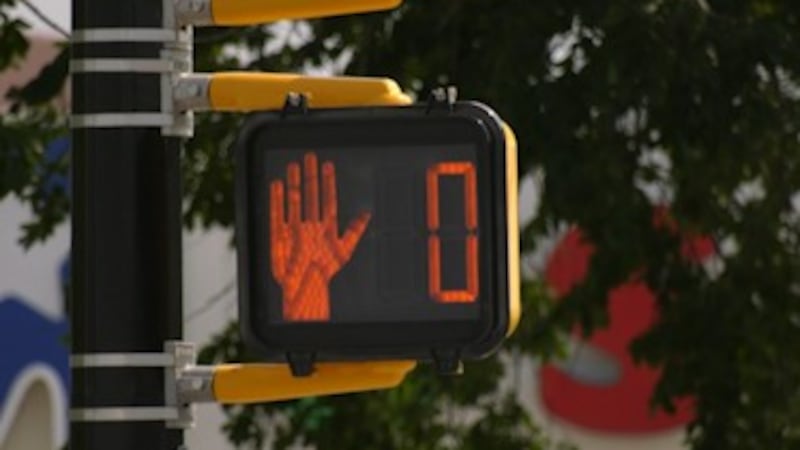 “Uncomfortable and dangerous situations”: Saskatoon resident questions crosswalk timers