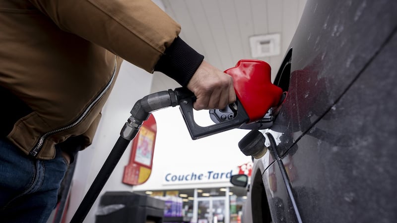 Gas prices pass $2/L once again at some Montreal stations