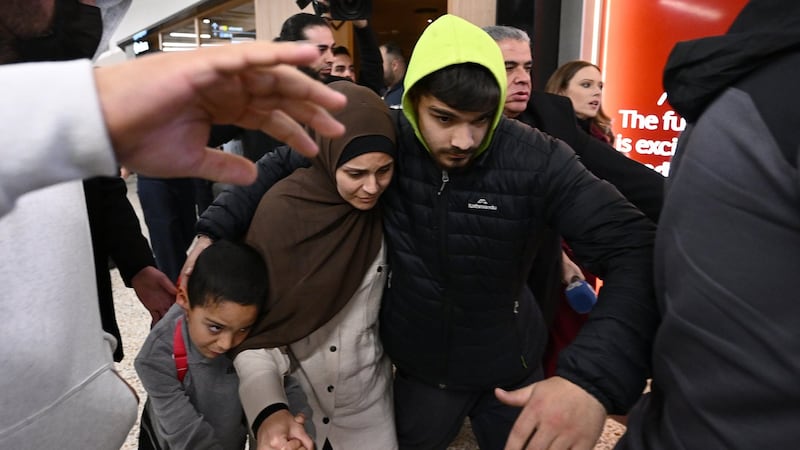 Planes carrying 19 Australians linked to Islamic State group land in Australia