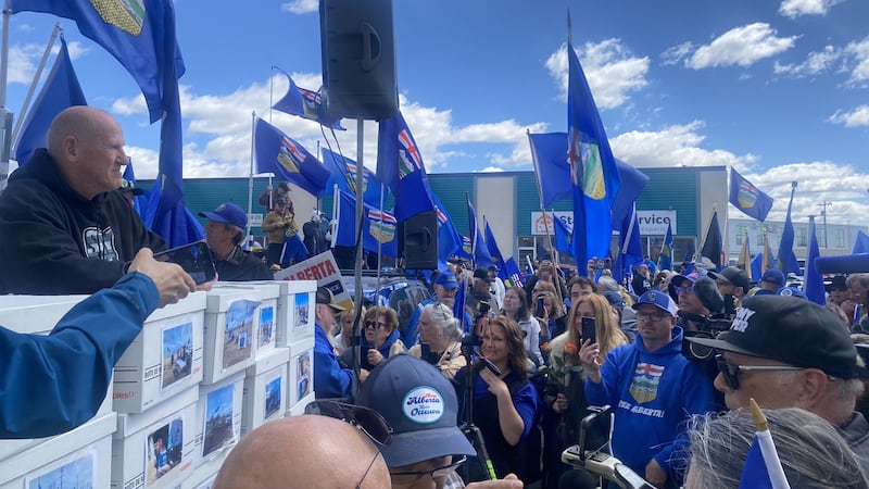 Alberta separatists submit thousands of signatures on referendum petition