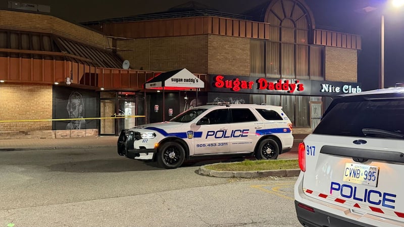 Man seriously injured in Mississauga stabbing, suspect outstanding
