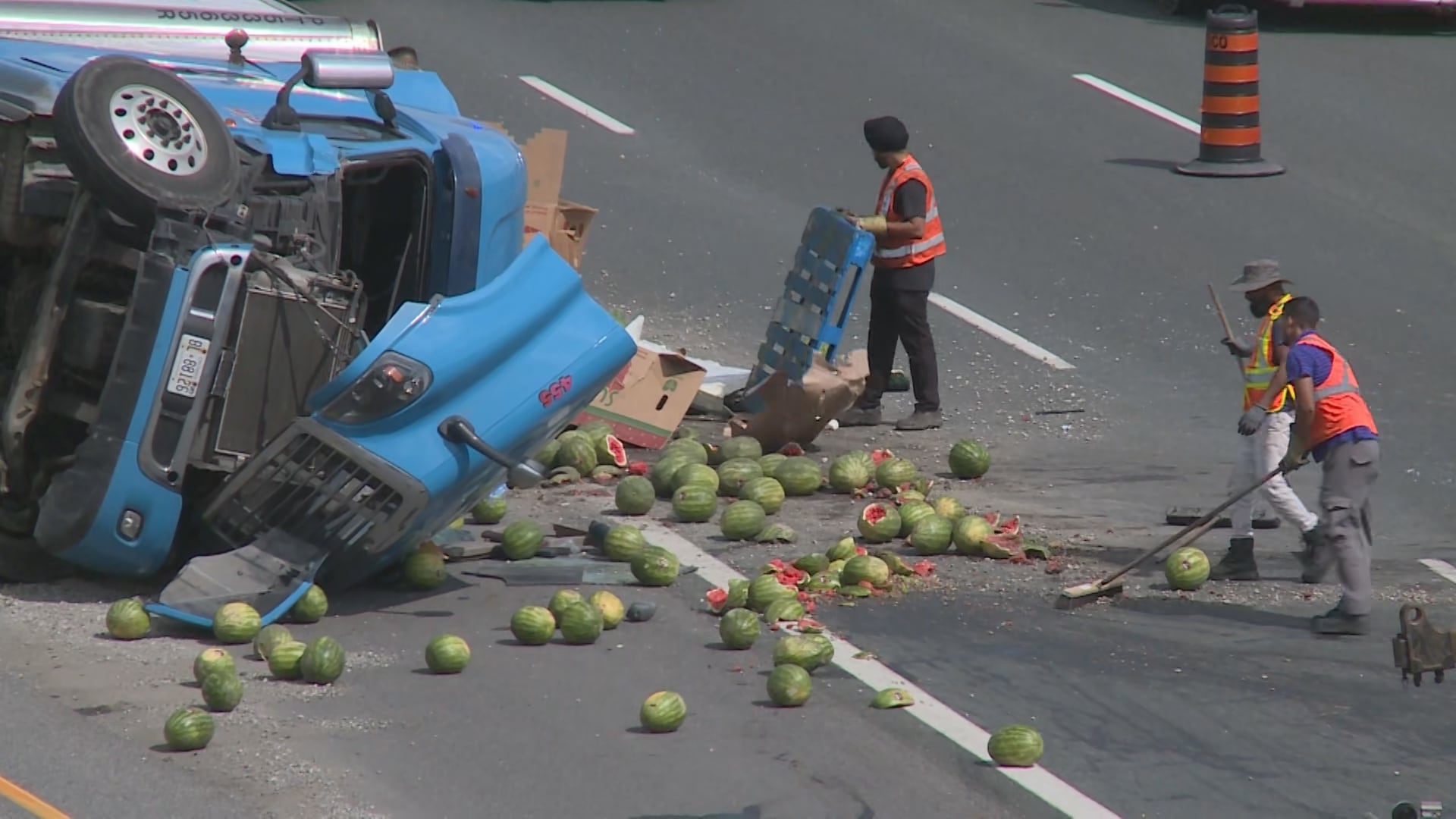 WB Hwy. 401 ramp at Trafalgar, 2 collector lanes closed in Halton Hills after tractor trailer crashe