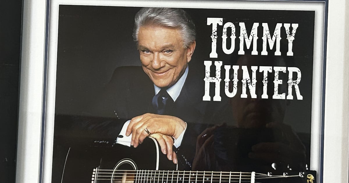 Country music icon Tommy Hunter remembered at public memorial