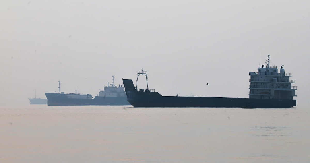 Iran meldet Schiffsuntergang nach Minenexplosion in der Straße von Hormus ...
