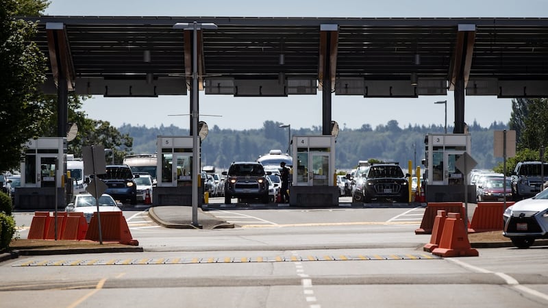 Border services changes hours because B.C. isn't changing its clocks