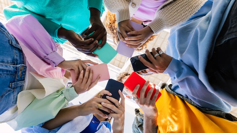 Why some young Canadians are ditching their smartphones and what a unique brain study revealed