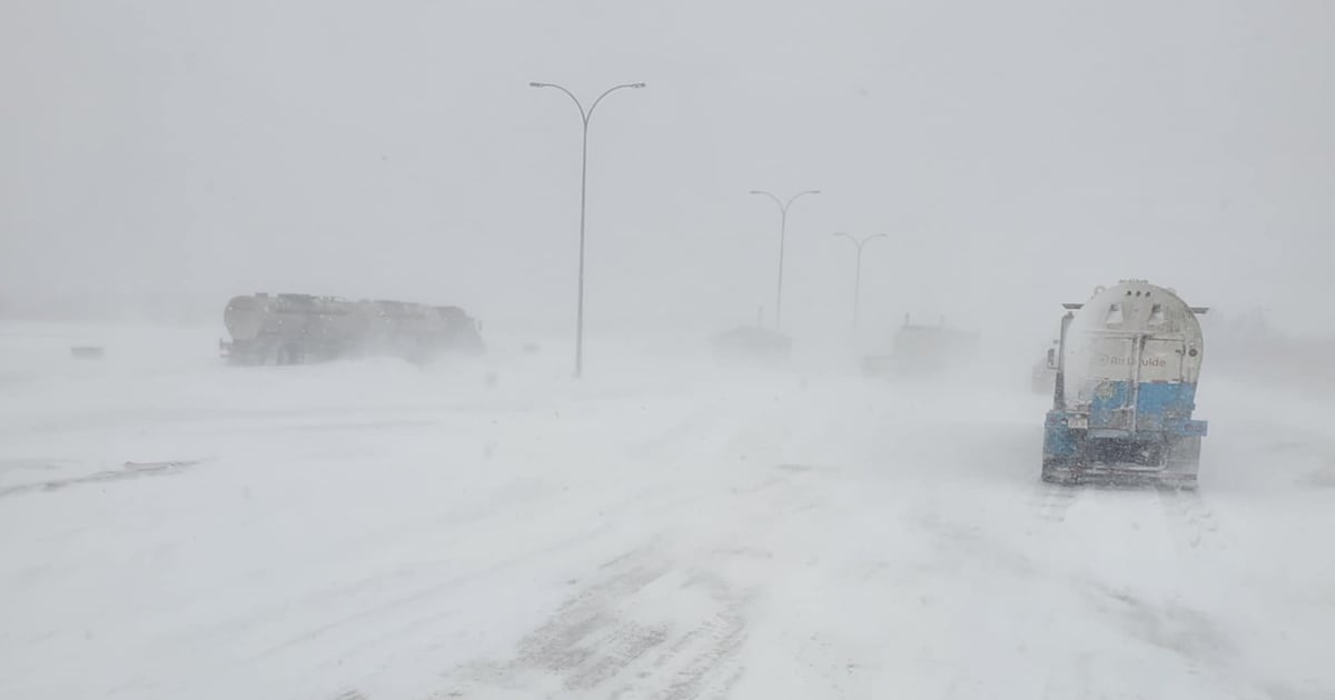 Hundreds stranded on northern Alberta highway overnight due to storm