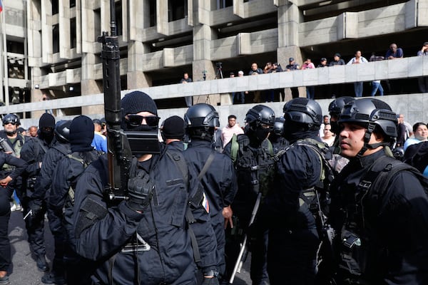 Canadians urged to ‘avoid all travel’ to Venezuela